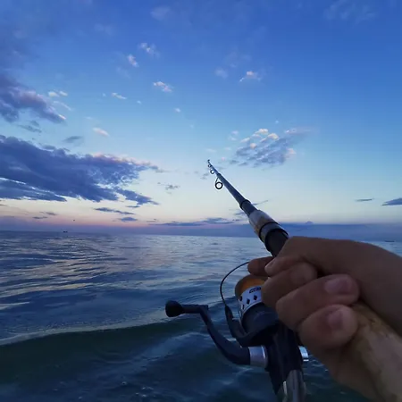 빌라 сучасна з басейном на приватній території