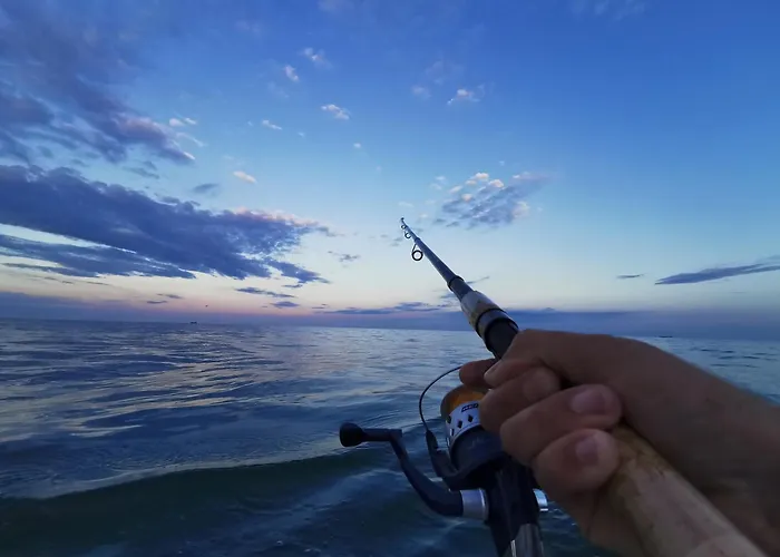 빌라 сучасна з басейном на приватній території