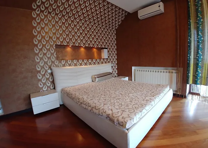 сучасна з басейном на приватній території * Odessza