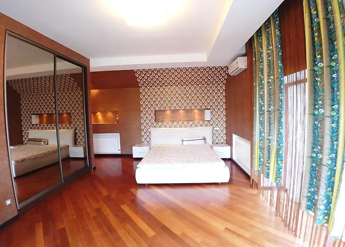 сучасна з басейном на приватній території 오데사