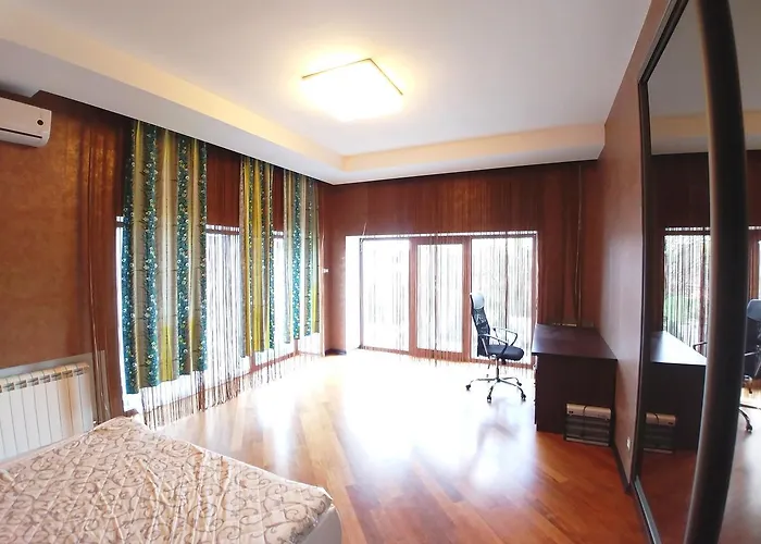 сучасна з басейном на приватній території 빌라 *