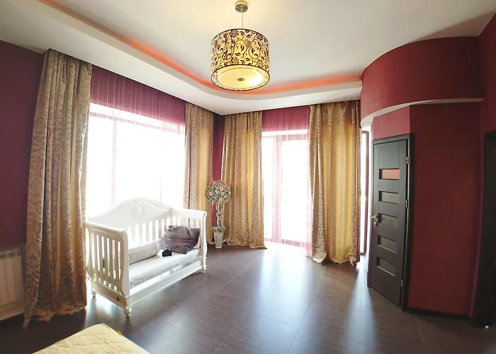 сучасна з басейном на приватній території 오데사