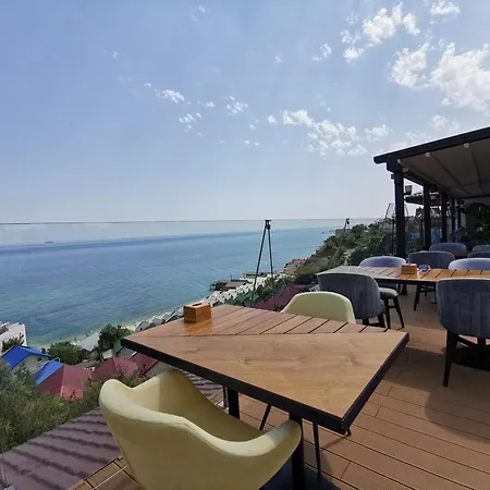 сучасна з басейном на приватній території * Odesa