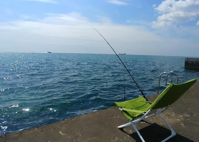 Villa сучасна з басейном на приватній території *