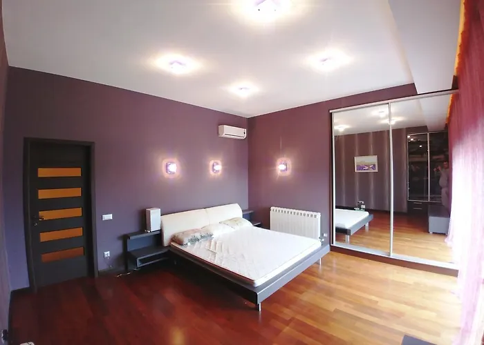 сучасна з басейном на приватній території * Odesa