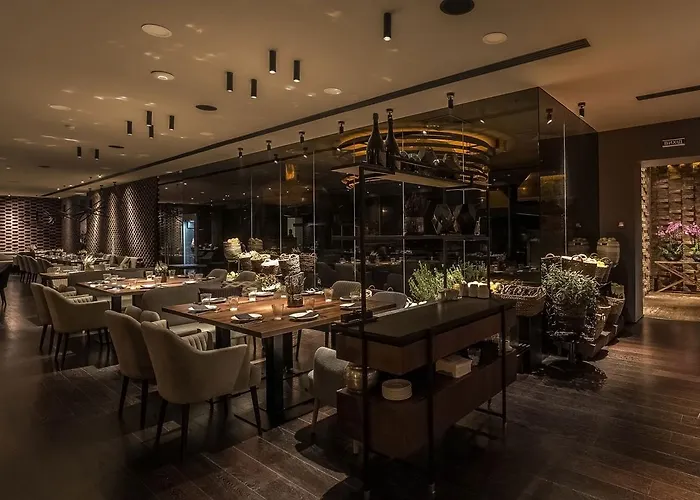 Villa сучасна з басейном на приватній території Odesa