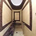 сучасна з басейном на приватній території Villa Odessa